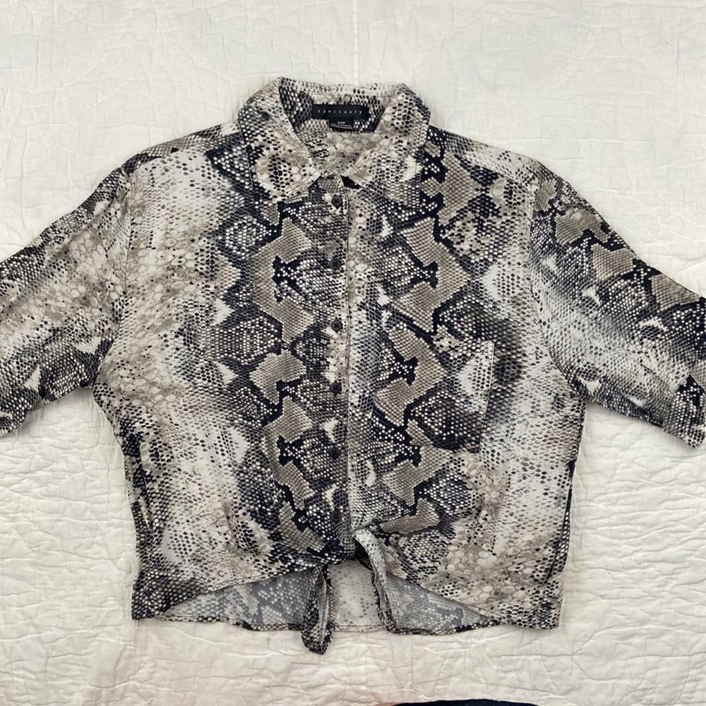 Sanctuary Snakeskin Material Cropped Button Up size XS